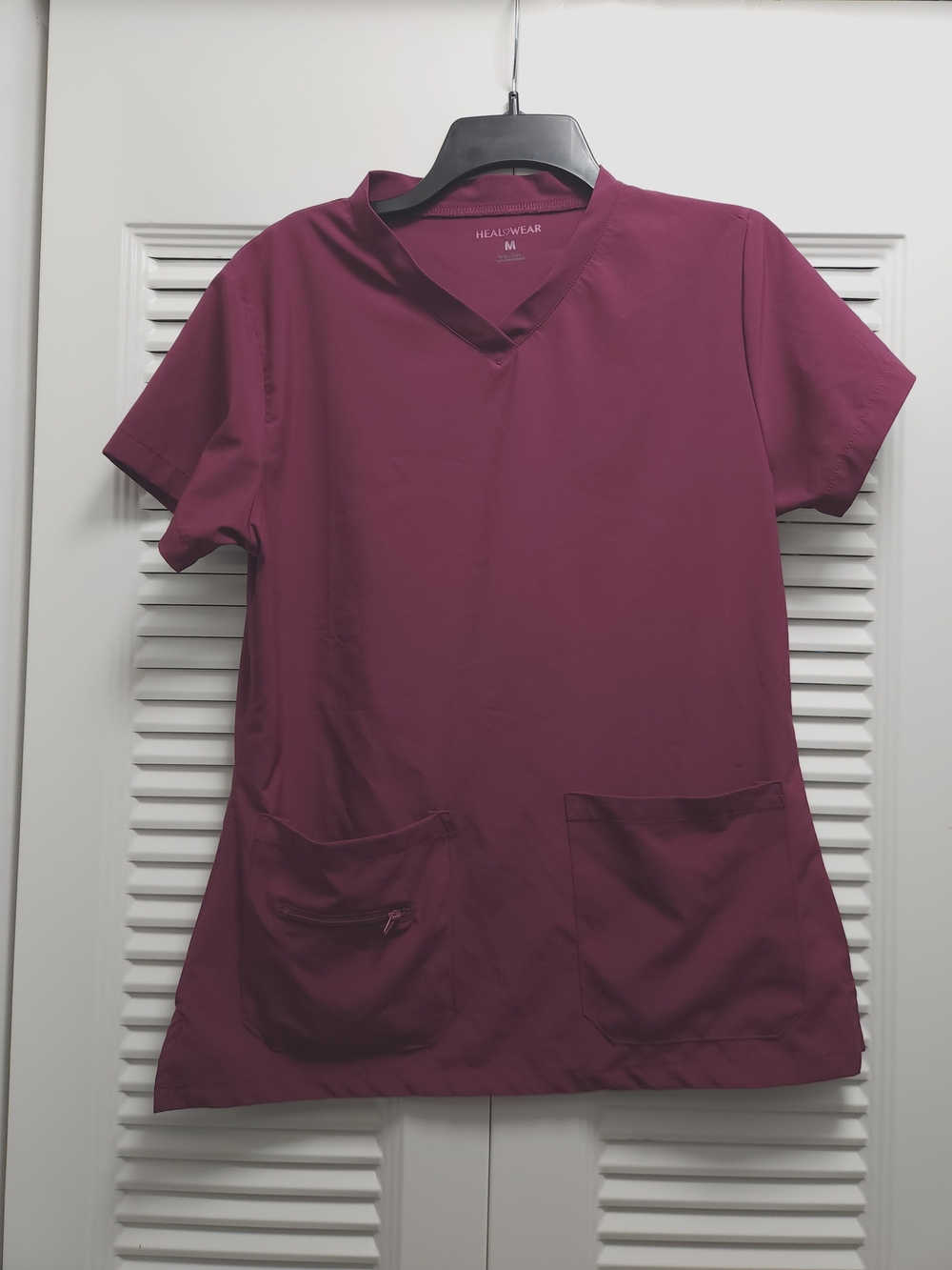 HealWear Women's Burgundy V-Neck Scrub Top | Size Medium | 2 Front Pockets